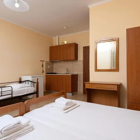 Hotel Qyra *