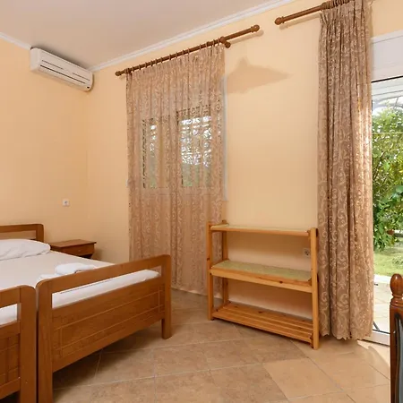 Qyra Hotel