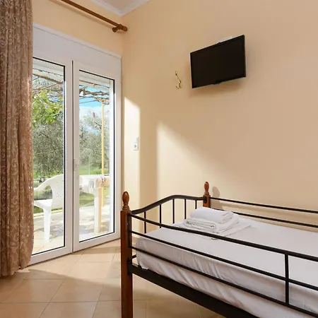 Qyra Hotel