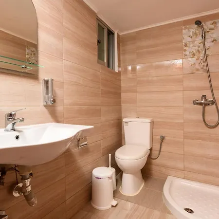 Hotel Qyra *