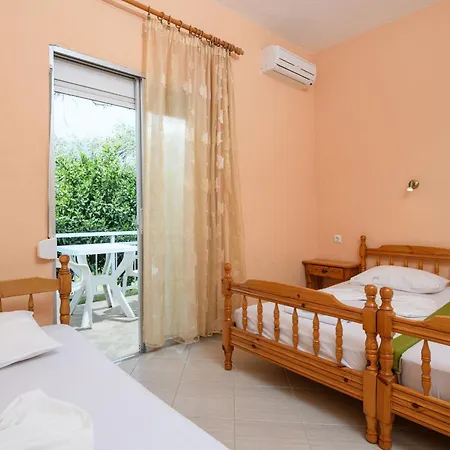Qyra Hotel